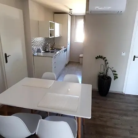 Ancsi Apartmanhaz * Balatonlelle