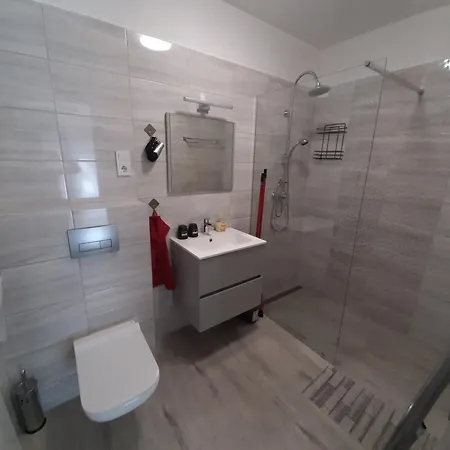 Ancsi Apartmanhaz شقة