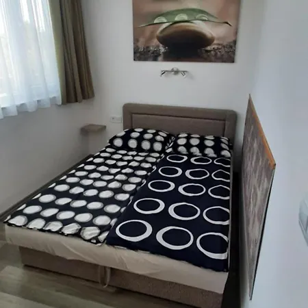 Ancsi Apartmanhaz بالاتوليلّي