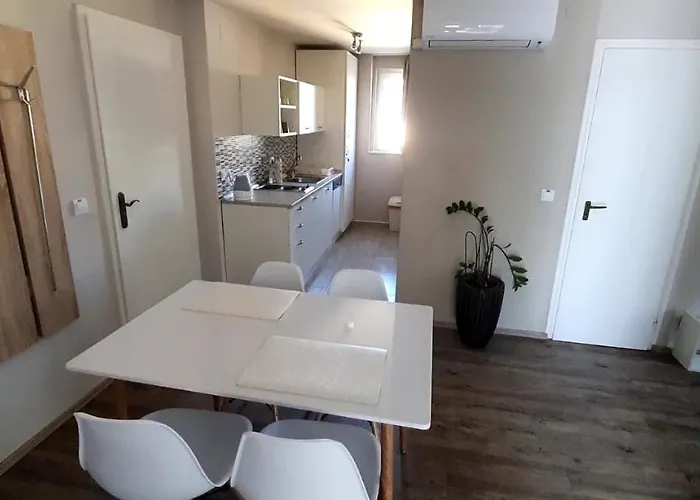 Ancsi Apartmanhaz * Balatonlelle